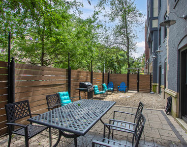 5718 N Winthrop Avenue - Photo Thumbnail 13