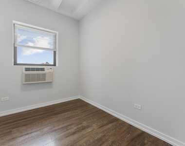 5718 N Winthrop Avenue - Photo Thumbnail 9