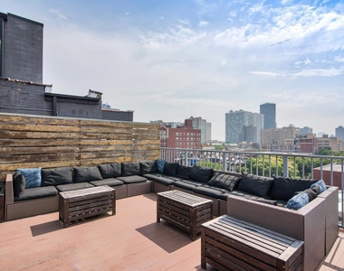 5718 N Winthrop Avenue - Photo Thumbnail 1