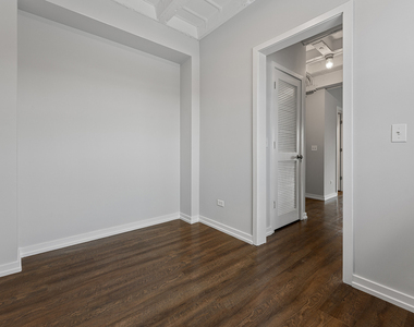 5718 N Winthrop Avenue - Photo Thumbnail 8