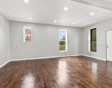 6401 S Maryland Avenue - Photo Thumbnail 3