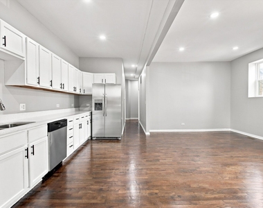 6401 S Maryland Avenue - Photo Thumbnail 2