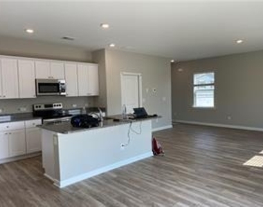 118 Wynn Way - Photo Thumbnail 3