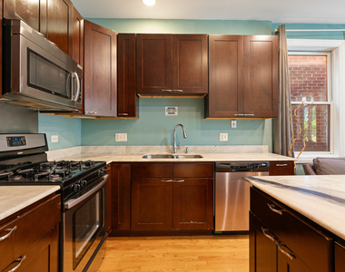 2337 W Maypole Avenue - Photo Thumbnail 3
