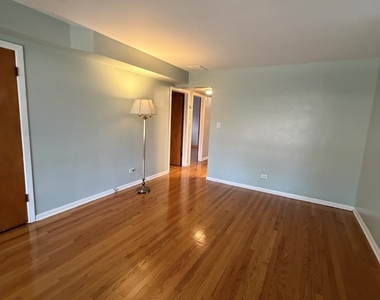 2023 W Balmoral Avenue - Photo Thumbnail 3