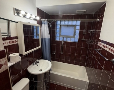2023 W Balmoral Avenue - Photo Thumbnail 11
