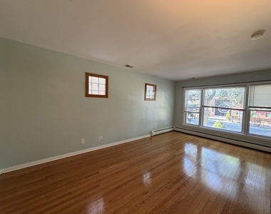 2023 W Balmoral Avenue - Photo Thumbnail 1