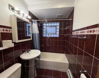2023 W Balmoral Avenue - Photo Thumbnail 12