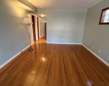 2023 W Balmoral Avenue - Photo Thumbnail 4
