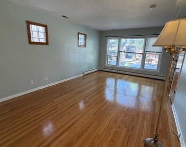 2023 W Balmoral Avenue - Photo Thumbnail 2