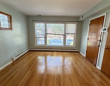 2023 W Balmoral Avenue - Photo Thumbnail 5