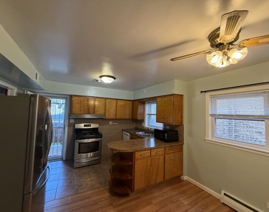 2023 W Balmoral Avenue - Photo Thumbnail 15