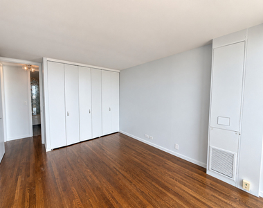 1660 N La Salle Drive - Photo Thumbnail 15