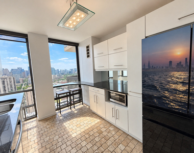 1660 N La Salle Drive - Photo Thumbnail 3