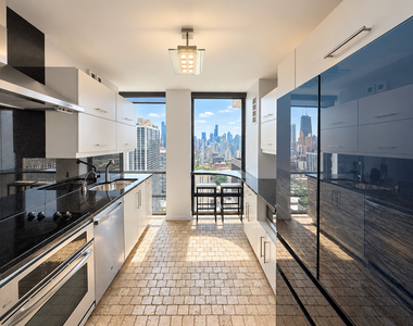 1660 N La Salle Drive - Photo Thumbnail 2