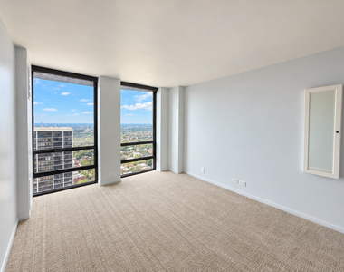 1660 N La Salle Drive - Photo Thumbnail 10