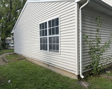 1013 W Briarcliff Road - Photo Thumbnail 2