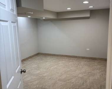 5115 N Mobile Avenue - Photo Thumbnail 13