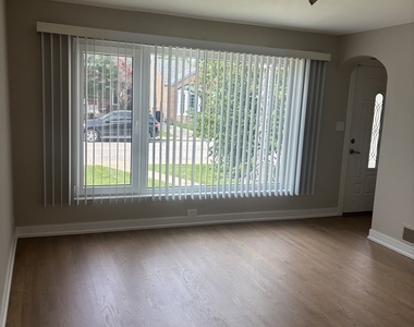 5115 N Mobile Avenue - Photo Thumbnail 5