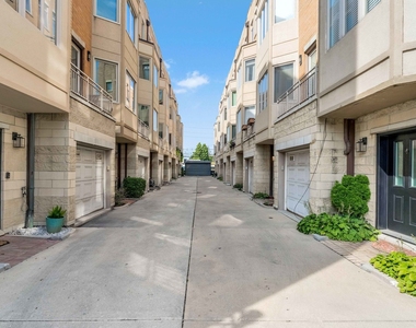 3262 W Armitage Avenue - Photo Thumbnail 2