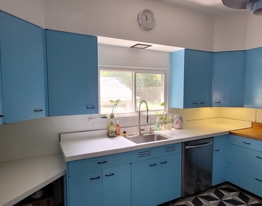 1313 E Washington Street - Photo Thumbnail 8
