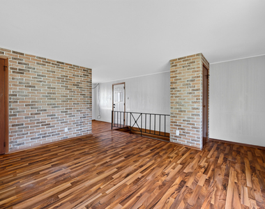 114 S Willow Lane - Photo Thumbnail 3
