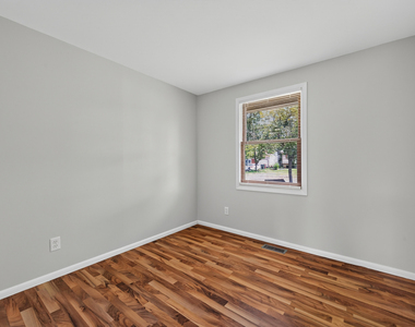 114 S Willow Lane - Photo Thumbnail 9