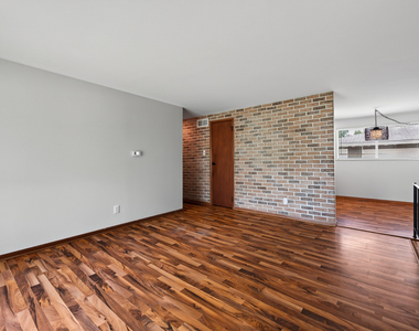 114 S Willow Lane - Photo Thumbnail 2