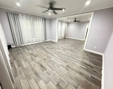 5231 Leeland Street - Photo Thumbnail 6