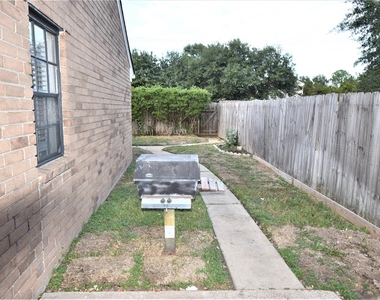 18058 Brooknoll Drive - Photo Thumbnail 6