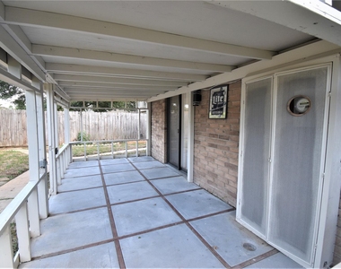 18058 Brooknoll Drive - Photo Thumbnail 9