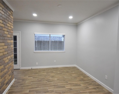 18058 Brooknoll Drive - Photo Thumbnail 17