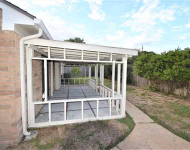 18058 Brooknoll Drive - Photo Thumbnail 7