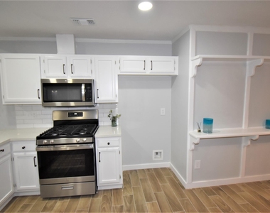 18058 Brooknoll Drive - Photo Thumbnail 24