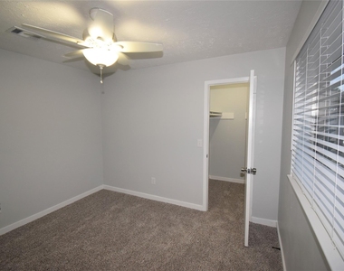 18058 Brooknoll Drive - Photo Thumbnail 34