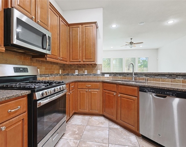 5166 Oasis Park - Photo Thumbnail 6