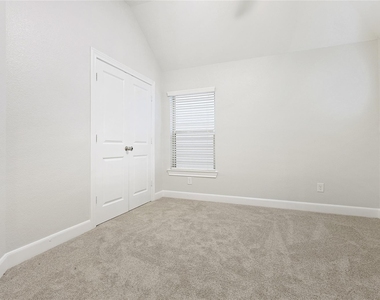 5166 Oasis Park - Photo Thumbnail 8