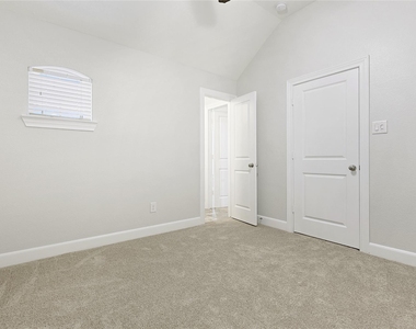 5166 Oasis Park - Photo Thumbnail 9