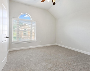 5166 Oasis Park - Photo Thumbnail 15