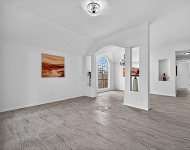 16119 Mission Glen Drive - Photo Thumbnail 4