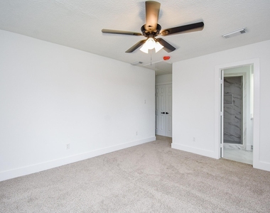 1815 Mustang Springs Drive - Photo Thumbnail 27