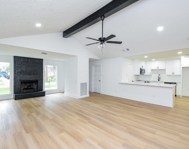 1815 Mustang Springs Drive - Photo Thumbnail 11