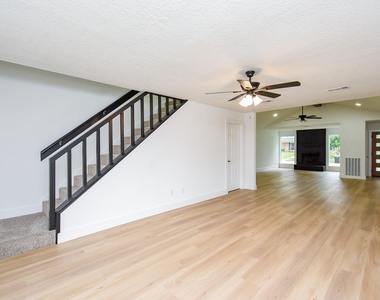 1815 Mustang Springs Drive - Photo Thumbnail 15