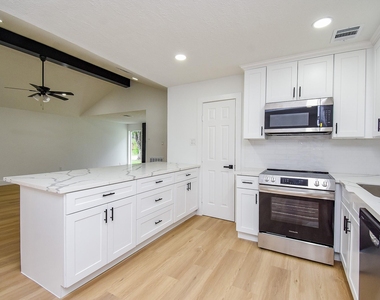 1815 Mustang Springs Drive - Photo Thumbnail 7