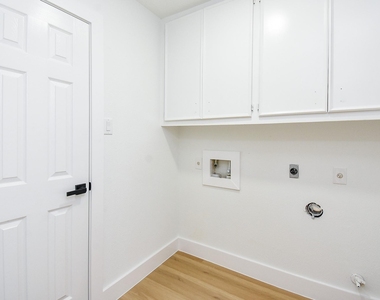 1815 Mustang Springs Drive - Photo Thumbnail 29