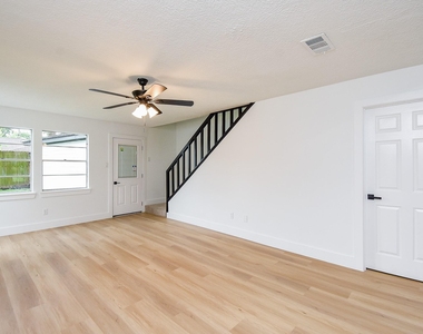 1815 Mustang Springs Drive - Photo Thumbnail 14