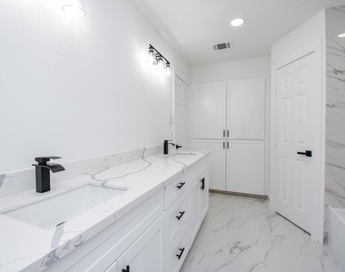 1815 Mustang Springs Drive - Photo Thumbnail 20