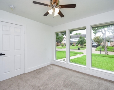 1815 Mustang Springs Drive - Photo Thumbnail 18