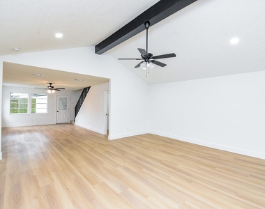1815 Mustang Springs Drive - Photo Thumbnail 13