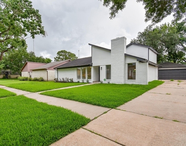 1815 Mustang Springs Drive - Photo Thumbnail 2